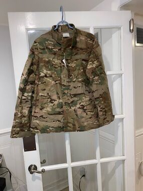 Army Combat uniform jacket size Medium  unisex New With Tags